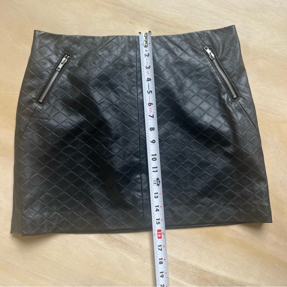 Women black mini skirt zipper accents size 6 Cynthia Rowley going out part club - Picture 6 of 7